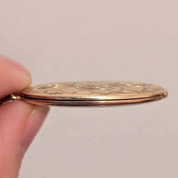 ON HOLD Vintage 14k Yellow Gold Oval Hand Engraved Locket Box Chain Necklace - Picture 6 of 11